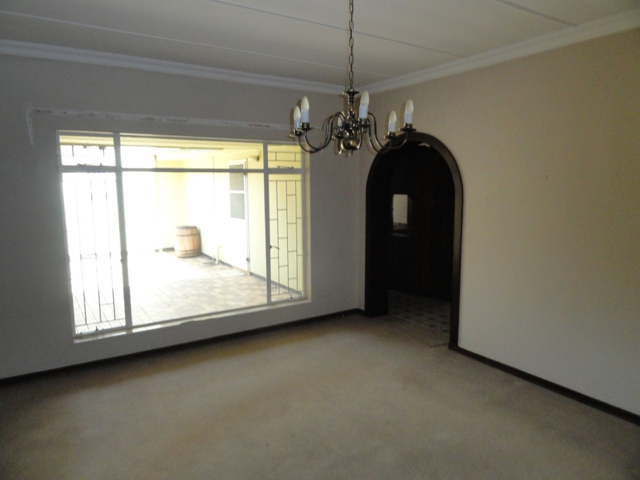 To Let 4 Bedroom Property for Rent in Grimbeeck Park North West